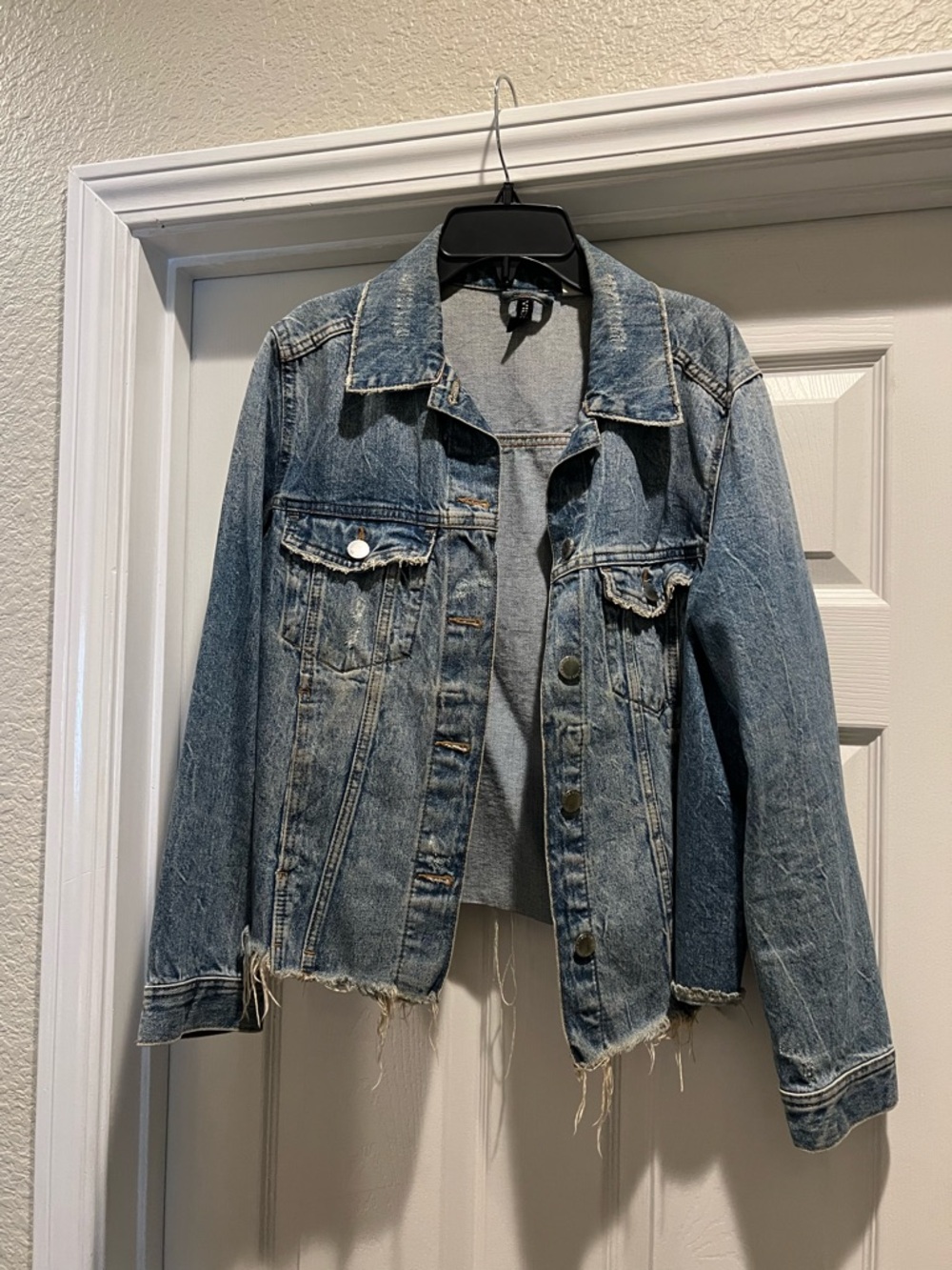 Cropped Distressed Light Wash H&M Jacket